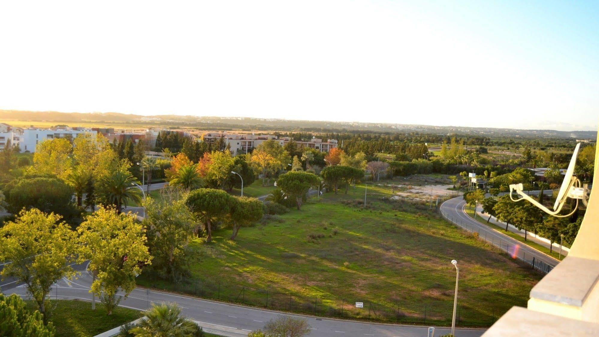 Parque Das Amendoeiras ヴィラモウラ エクステリア 写真