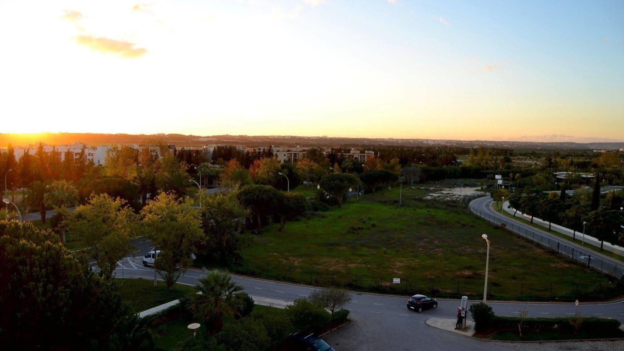 Parque Das Amendoeiras ヴィラモウラ エクステリア 写真
